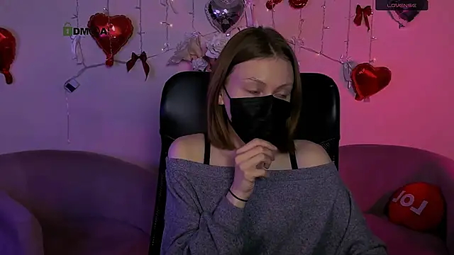 lola moans online show from March 2026 03:28:02 PM