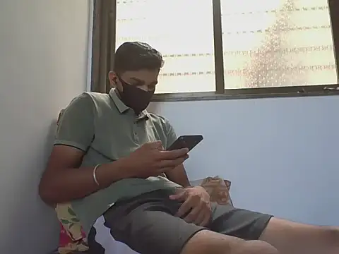 Snapshot of Roy3_2 chatting on April 2026 06:58:02 AM Roy3 2 online show from April 2026 06:58:02 AM