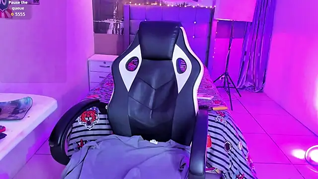 Snapshot of liam_scoot_ chatting on April 2026 08:37:02 AM liam scoot online show from April 2026 08:37:02 AM