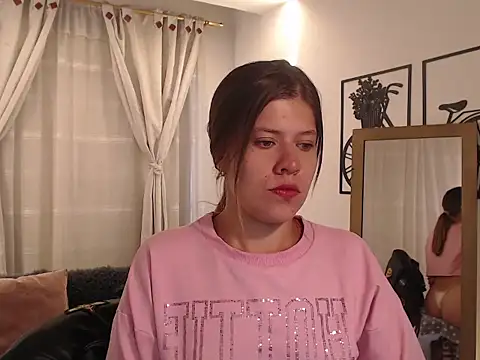 Moonna linnda online show from March 2026 01:28:02 PM