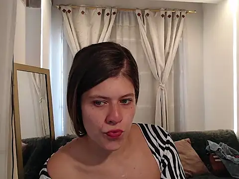 Moonna linnda online show from March 2026 01:39:01 PM