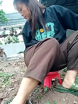 Snapshot of Leylin_1 chatting on March 2026 09:42:02 AM Leylin 1 online show from March 2026 09:42:02 AM