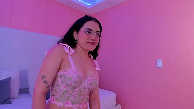 Snapshot of luna_veega chatting on April 2026 04:47:02 PM luna veega online show from April 2026 04:47:02 PM