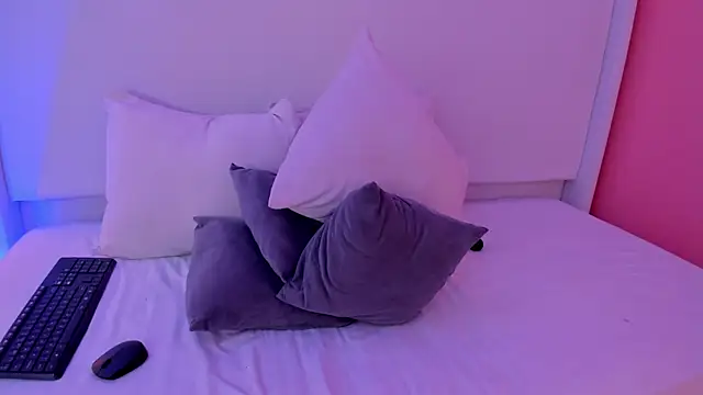 Snapshot of luna_veega chatting on April 2026 07:58:02 PM luna veega online show from April 2026 07:58:02 PM