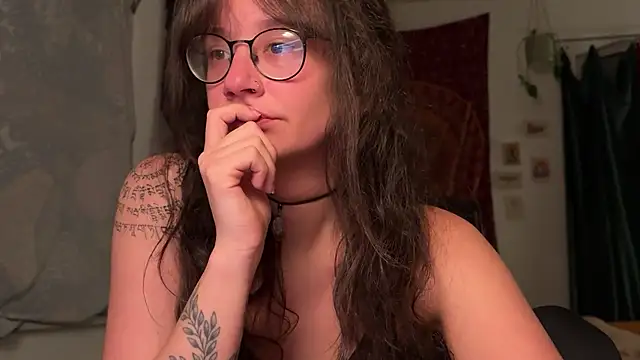 nyxo  online show from April 2026 06:50:01 PM