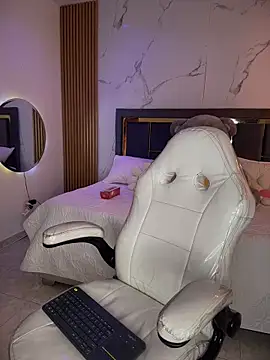 Snapshot of Babyzoee_ chatting on April 2026 08:58:01 PM Babyzoee online show from April 2026 08:58:01 PM