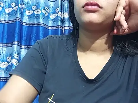 Emma 4433 online show from March 2026 04:18:02 AM