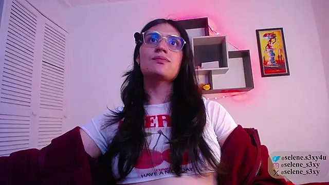 Snapshot of selene_cutie chatting on March 2026 11:53:02 PM selene cutie online show from March 2026 11:53:02 PM