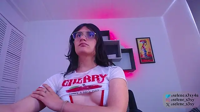 Snapshot of selene_cutie chatting on April 2026 04:51:02 PM selene cutie online show from April 2026 04:51:02 PM