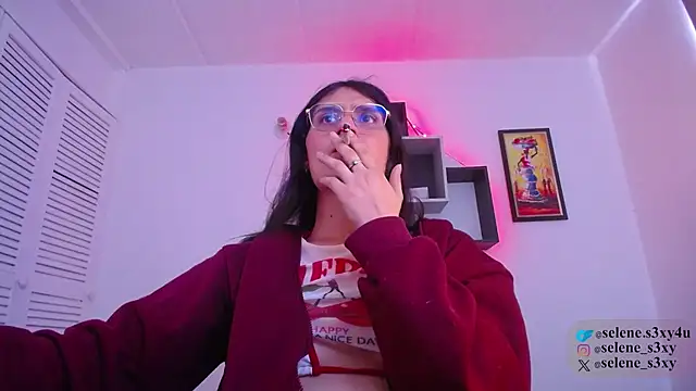 Snapshot of selene_cutie chatting on April 2026 05:39:01 PM selene cutie online show from April 2026 05:39:01 PM