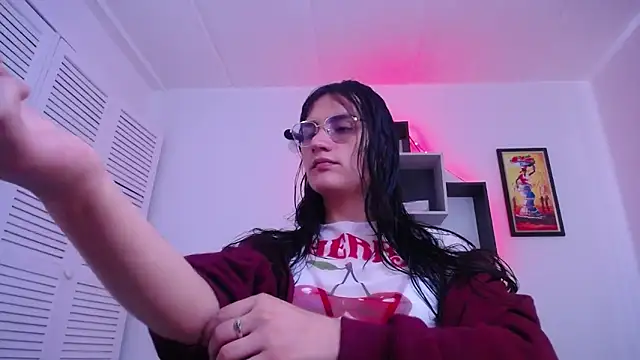 Snapshot of selene_cutie chatting on April 2026 05:29:01 PM selene cutie online show from April 2026 05:29:01 PM