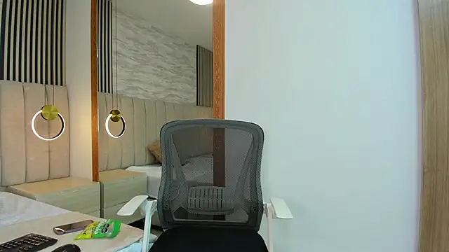 abrillrose online show from April 2026 03:33:01 AM