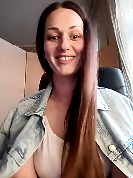 Snapshot of LunaCrystall chatting on April 2026 04:18:01 PM LunaCrystall online show from April 2026 04:18:01 PM