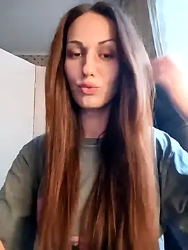 Snapshot of LunaCrystall chatting on April 2026 04:01:02 PM LunaCrystall online show from April 2026 04:01:02 PM