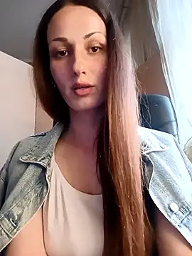 Snapshot of LunaCrystall chatting on April 2026 04:12:02 PM LunaCrystall online show from April 2026 04:12:02 PM