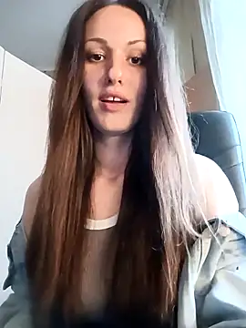 Snapshot of LunaCrystall chatting on April 2026 04:01:01 PM LunaCrystall online show from April 2026 04:01:01 PM