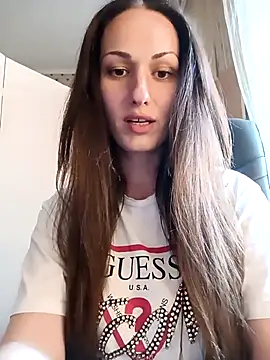 Snapshot of LunaCrystall chatting on April 2026 03:41:02 PM LunaCrystall online show from April 2026 03:41:02 PM