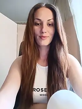 Snapshot of LunaCrystall chatting on June 2026 04:12:01 PM LunaCrystall online show from June 2026 04:12:01 PM
