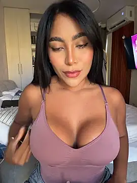 Snapshot of SaraValentina11 chatting on June 2026 09:35:02 PM SaraValentina11 online show from June 2026 09:35:02 PM