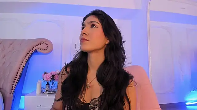 Snapshot of LucianaBlanco_ chatting on April 2026 08:35:02 PM LucianaBlanco online show from April 2026 08:35:02 PM