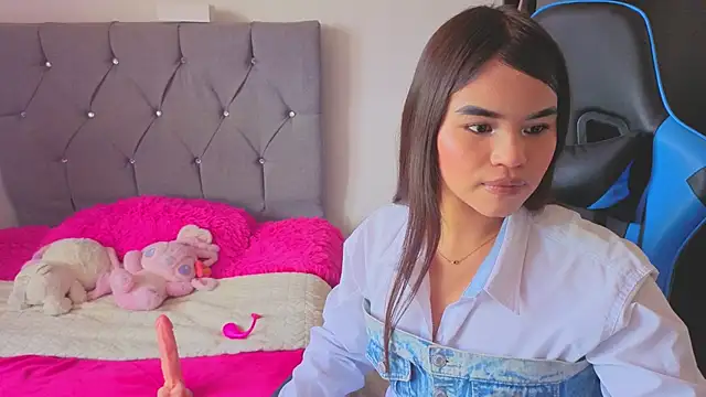 Roxan Luxe online show from April 2026 07:00:01 PM