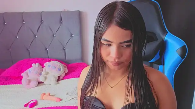 Roxan Luxe online show from April 2026 08:28:02 PM