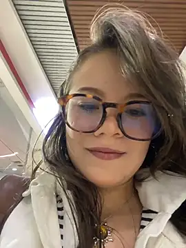 Snapshot of Tallulah_Kinky chatting on April 2026 08:09:01 PM Tallulah Kinky online show from April 2026 08:09:01 PM