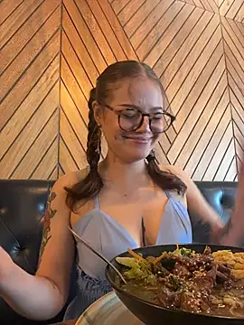 Snapshot of Tallulah_Kinky chatting on April 2026 07:58:02 PM Tallulah Kinky online show from April 2026 07:58:02 PM