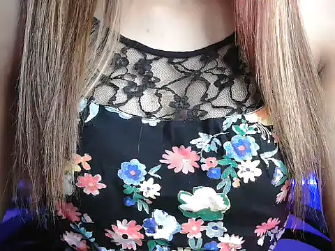 Snapshot of Mehreen_ chatting on April 2026 01:45:02 PM Mehreen online show from April 2026 01:45:02 PM