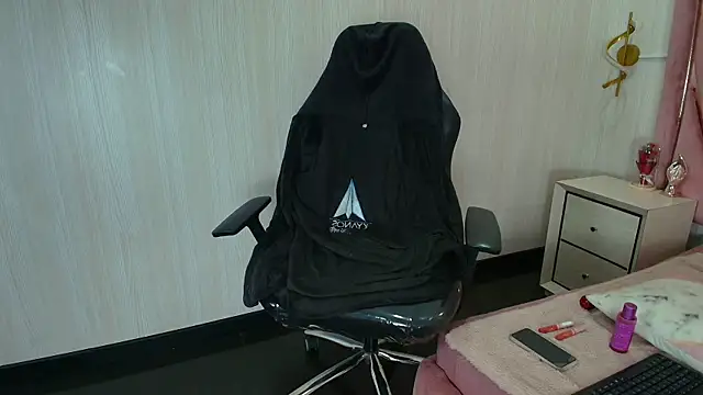 Snapshot of Helenn_Moore chatting on April 2026 12:27:02 PM Helenn Moore online show from April 2026 12:27:02 PM