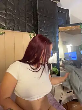 Snapshot of cloey_bentley chatting on May 2026 08:06:01 PM cloey bentley online show from May 2026 08:06:01 PM