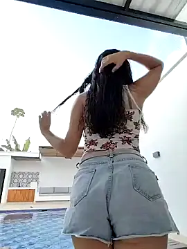 Snapshot of LUCI___ chatting on April 2026 11:26:02 AM LUCI online show from April 2026 11:26:02 AM