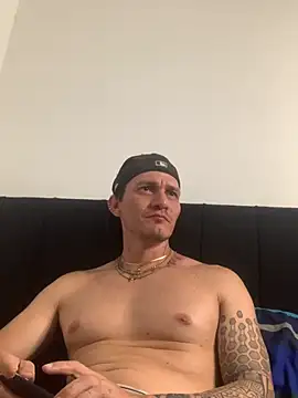 Snapshot of katyyanddixon chatting on March 2026 05:23:01 AM katyyanddixon online show from March 2026 05:23:01 AM