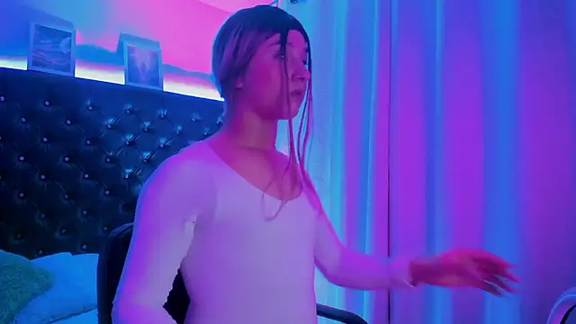 BellaRoge online show from April 2026 05:43:01 AM