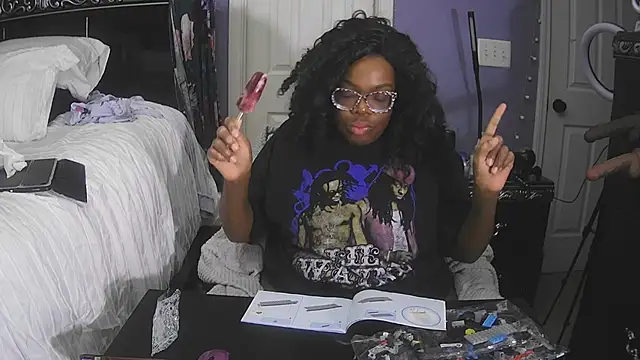 Snapshot of UriUniverse69 chatting on April 2026 03:24:01 AM UriUniverse69 online show from April 2026 03:24:01 AM