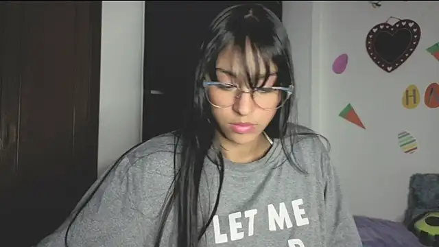 Snapshot of PaulaCutexs chatting on April 2026 03:07:02 AM PaulaCutexs online show from April 2026 03:07:02 AM