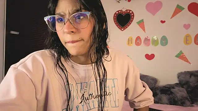 Snapshot of PaulaCutexs chatting on April 2026 04:46:01 AM PaulaCutexs online show from April 2026 04:46:01 AM