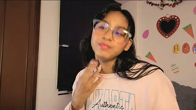 Snapshot of PaulaCutexs chatting on April 2026 06:19:01 AM PaulaCutexs online show from April 2026 06:19:01 AM