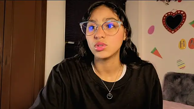 Snapshot of PaulaCutexs chatting on April 2026 03:12:01 AM PaulaCutexs online show from April 2026 03:12:01 AM