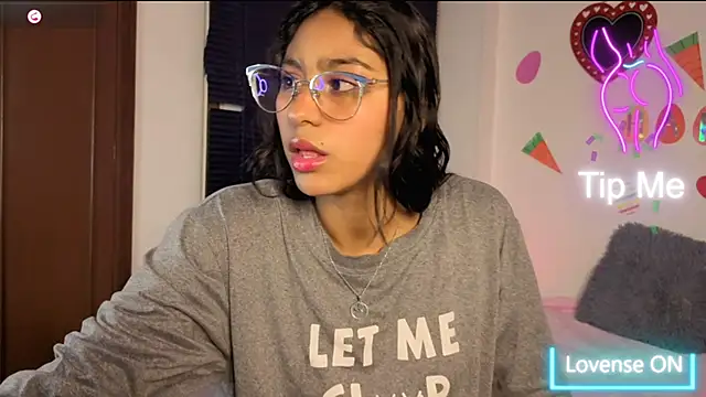 Snapshot of PaulaCutexs chatting on April 2026 03:12:01 AM PaulaCutexs online show from April 2026 03:12:01 AM