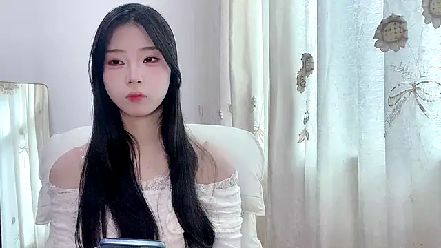 yiyibaby2026 online show from April 2026 02:06:01 AM