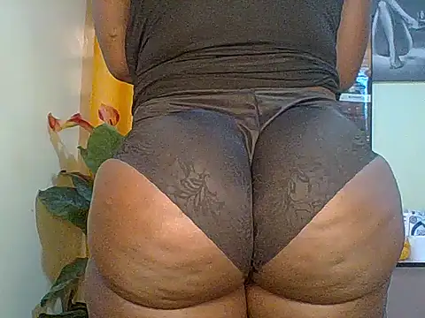 Snapshot of PantiesQueenOfAsses001 chatting on May 2026 05:25:01 AM PantiesQueenOfAsses001 online show from May 2026 05:25:01 AM