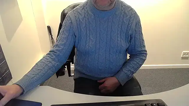 Snapshot of Buggemann chatting on March 2026 03:45:01 AM Buggemann online show from March 2026 03:45:01 AM