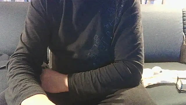 Snapshot of Buggemann chatting on March 2026 04:07:02 AM Buggemann online show from March 2026 04:07:02 AM