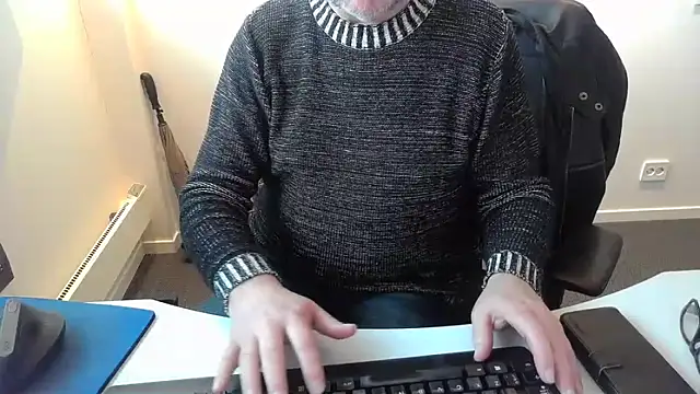 Snapshot of Buggemann chatting on March 2026 06:50:01 AM Buggemann online show from March 2026 06:50:01 AM