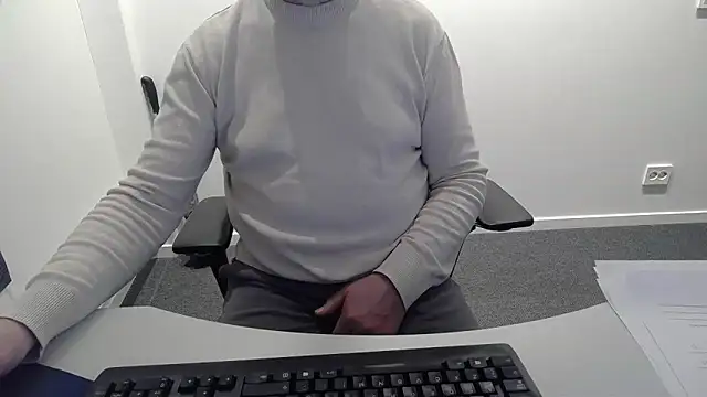 Snapshot of Buggemann chatting on March 2026 03:23:01 AM Buggemann online show from March 2026 03:23:01 AM