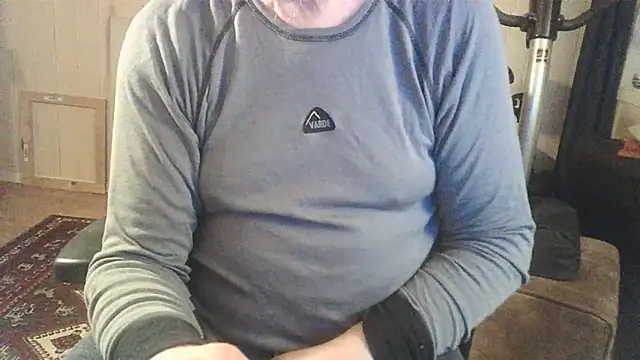 Snapshot of Buggemann chatting on April 2026 04:10:02 AM Buggemann online show from April 2026 04:10:02 AM