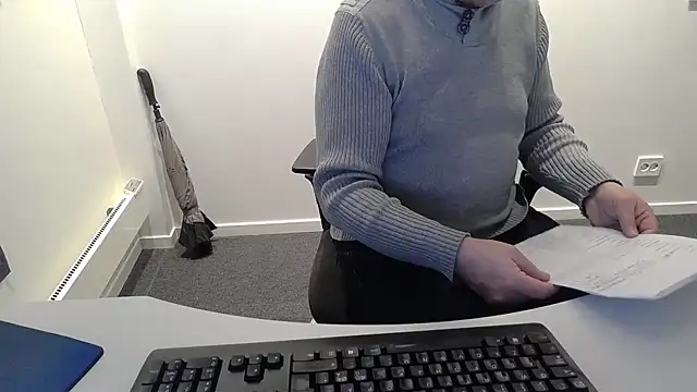 Snapshot of Buggemann chatting on April 2026 04:24:02 AM Buggemann online show from April 2026 04:24:02 AM