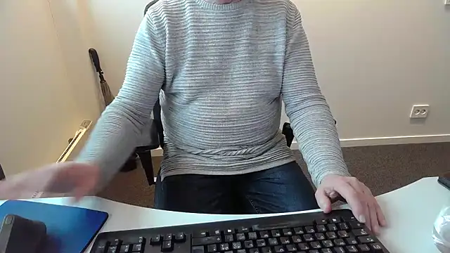 Snapshot of Buggemann chatting on April 2026 05:51:02 AM Buggemann online show from April 2026 05:51:02 AM