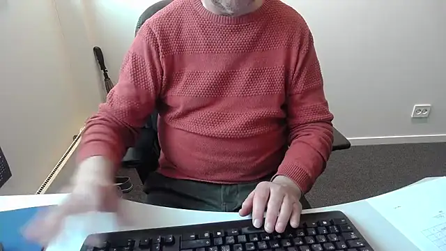 Snapshot of Buggemann chatting on April 2026 06:16:02 AM Buggemann online show from April 2026 06:16:02 AM